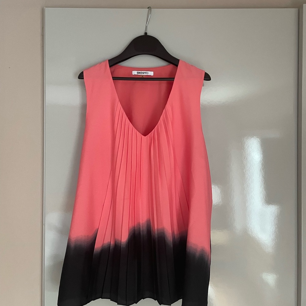 DKNY top